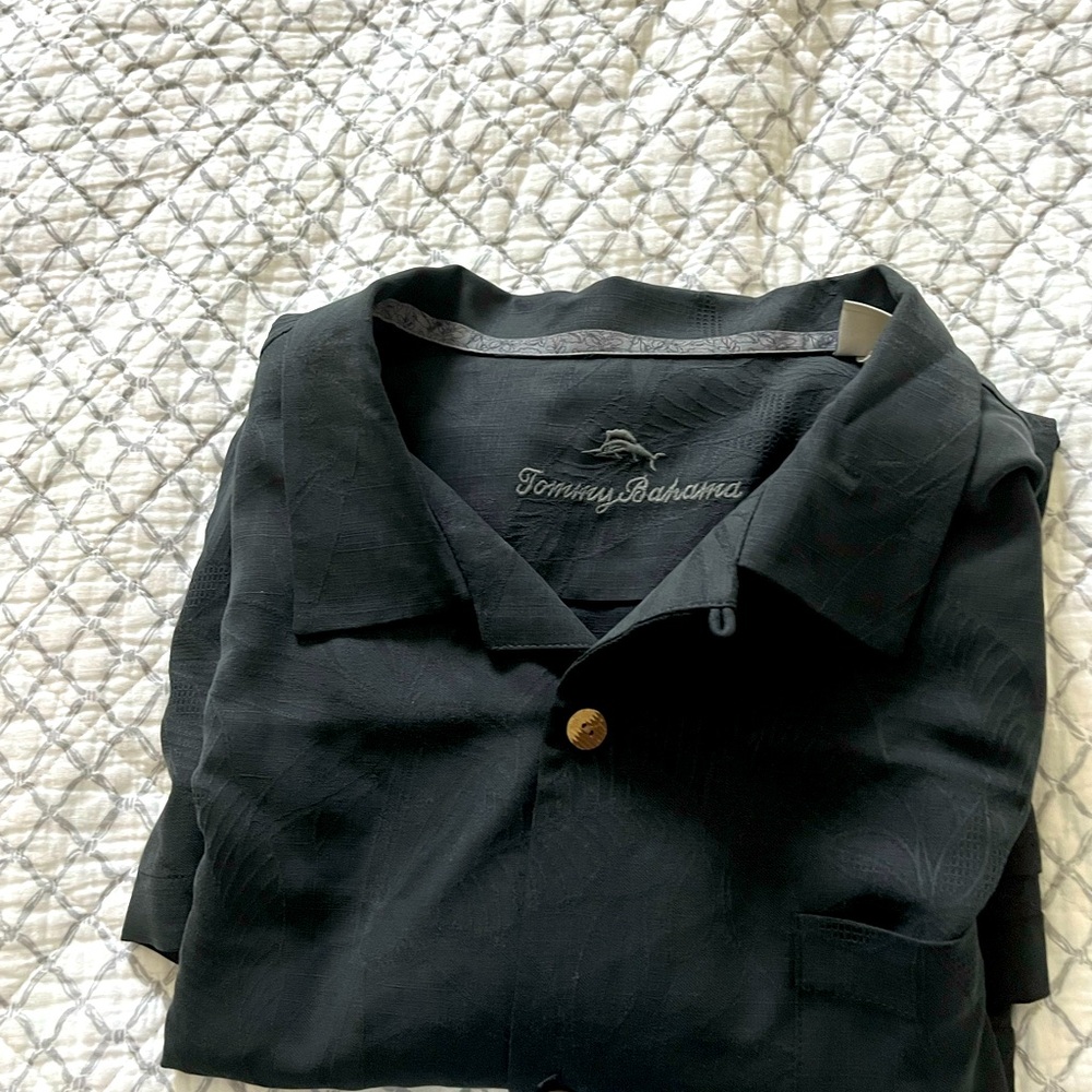 Men’s XXL Tommy Bahama classic black all silk short sleeve shirt.